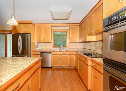 Kitchen - 7904 Comanche, Temperance, MI 48182 photo 2 of 2