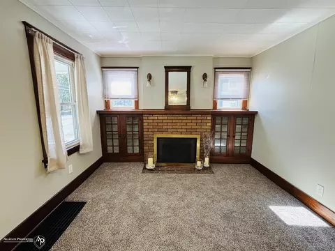 Living - 304 S State, Davison, MI 48423 photo 1 of 2