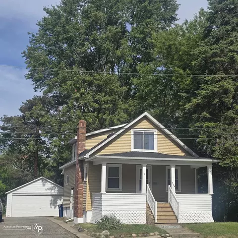 304 S State, Davison, MI 48423