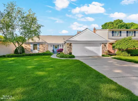 23276 Robert John, Saint Clair Shores, MI 48080