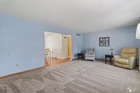 Living - 238 Sidney, Dundee, MI 48131 photo 2 of 4