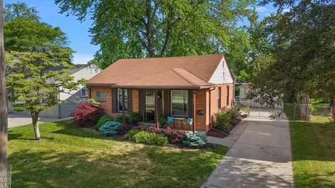 21935 Lange, Saint Clair Shores, MI 48080