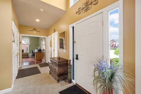 Entry Way - 20084 Newcastle, Macomb, MI 48044 photo 2 of 5