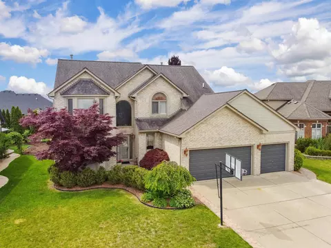 20084 Newcastle, Macomb, MI 48044