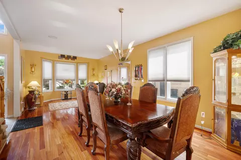 Dining - 20084 Newcastle, Macomb, MI 48044 photo 4 of 5