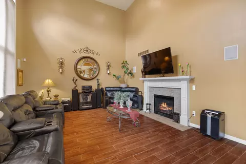 Living - 20084 Newcastle, Macomb, MI 48044 photo 1 of 2