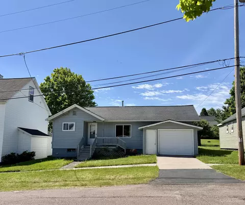 61 4th, South Range, MI 49963