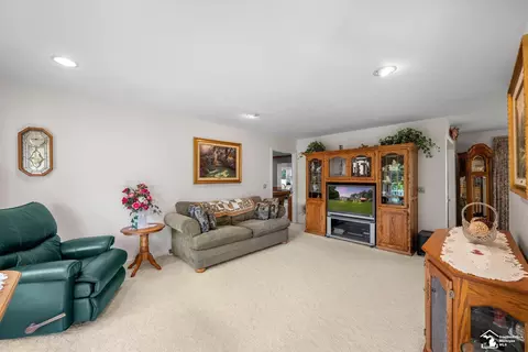 Living - 6579 Centennial, Temperance, MI 48182 photo 2 of 3