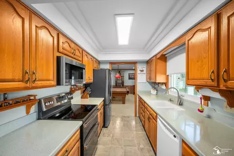 Kitchen - 6579 Centennial, Temperance, MI 48182 photo 2 of 2
