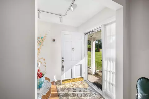 Entry Way - 6579 Centennial, Temperance, MI 48182 photo 1 of 4