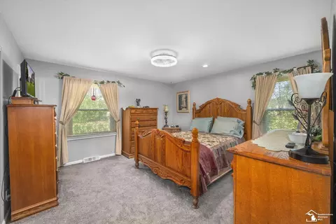Bedroom - 6579 Centennial, Temperance, MI 48182 photo 3 of 4