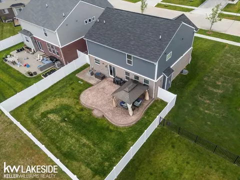 View/Area - 23732 Shadow Woods, Macomb, MI 48042 photo 3 of 5