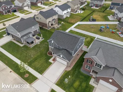 View/Area - 23732 Shadow Woods, Macomb, MI 48042 photo 2 of 5