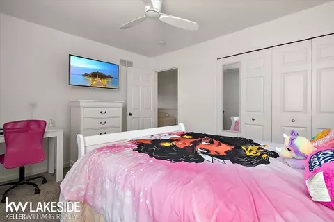 Bedroom - 23732 Shadow Woods, Macomb, MI 48042 photo 10 of 10
