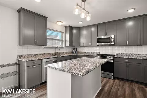 Kitchen - 23732 Shadow Woods, Macomb, MI 48042 photo 3 of 4