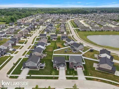 View/Area - 23732 Shadow Woods, Macomb, MI 48042 photo 4 of 5