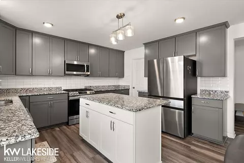 Kitchen - 23732 Shadow Woods, Macomb, MI 48042 photo 2 of 4