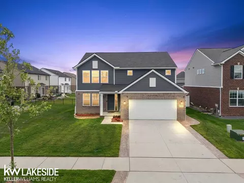 23732 Shadow Woods, Macomb, MI 48042