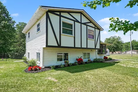 Exterior - 2424 E Shaffer, Midland, MI 48642 photo 4 of 12