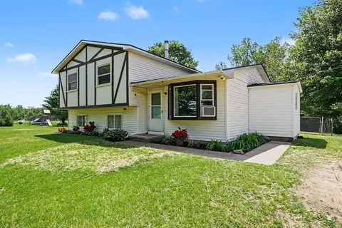 Exterior - 2424 E Shaffer, Midland, MI 48642 photo 3 of 12