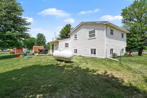 Exterior - 2424 E Shaffer, Midland, MI 48642 photo 6 of 12
