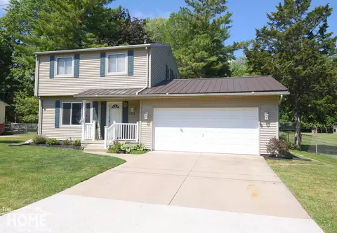 723 Center, Owosso, MI 48867