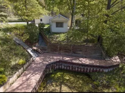 836 Poquonnock, Hope, MI 48628