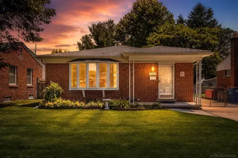7368 Kubis, Westland, MI 48185