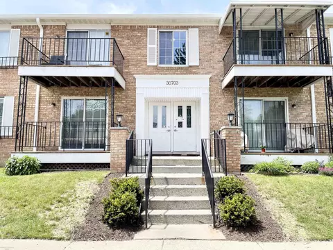 30703 Shiawassee #73 / D, Farmington, MI 48336