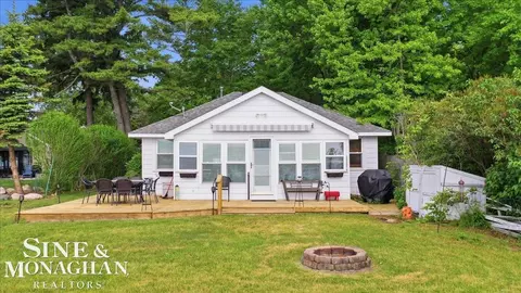 8665 Lakeshore, Lexington, MI 48450