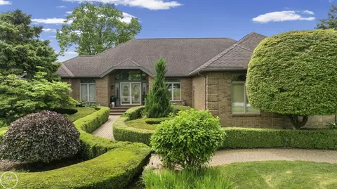 6718 Pond, Washington, MI 48094