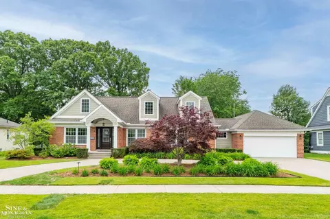 1061 N Renaud, Grosse Pointe Woods, MI 48236