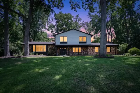 2049 Shore Hl, West Bloomfield, MI 48323