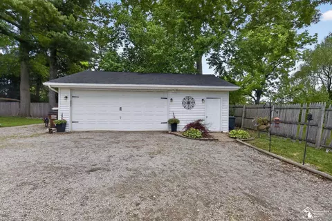 Exterior - 1070 Cherry, Temperance, MI 48182 photo 4 of 4