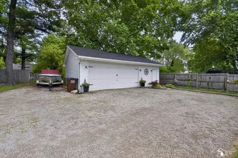 Exterior - 1070 Cherry, Temperance, MI 48182 photo 3 of 4