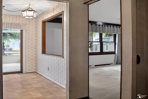 Entry Way - 8008 Fox Run, Temperance, MI 48182 photo 3 of 5