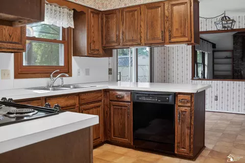 Kitchen - 8008 Fox Run, Temperance, MI 48182 photo 1 of 6
