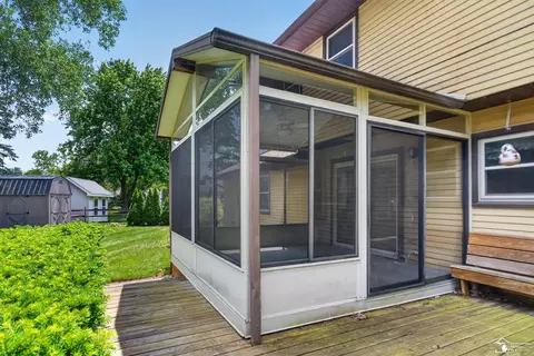 Exterior - 8008 Fox Run, Temperance, MI 48182 photo 5 of 9