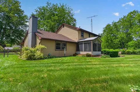 Exterior - 8008 Fox Run, Temperance, MI 48182 photo 7 of 9
