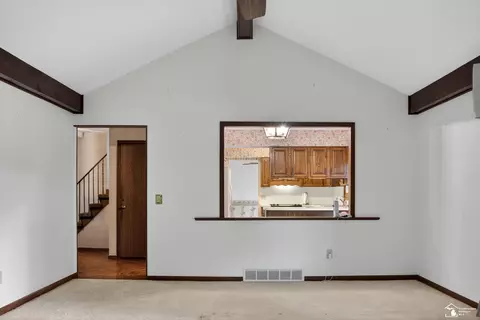 Living - 8008 Fox Run, Temperance, MI 48182 photo 2 of 4