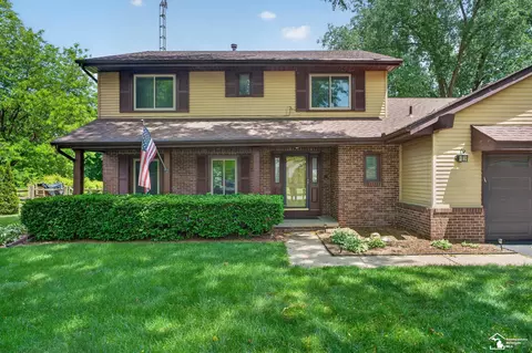 Exterior - 8008 Fox Run, Temperance, MI 48182 photo 8 of 9