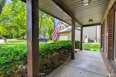 Exterior - 8008 Fox Run, Temperance, MI 48182 photo 9 of 9