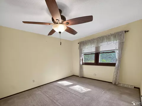 Bedroom - 8008 Fox Run, Temperance, MI 48182 photo 3 of 12