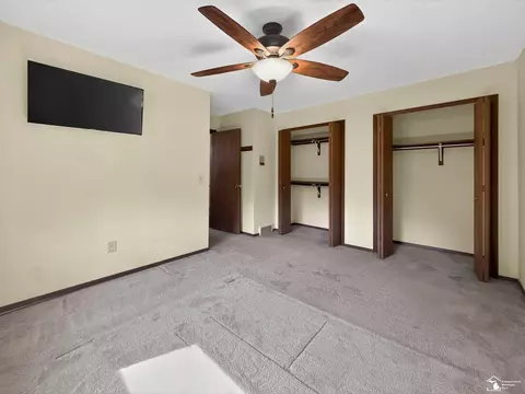 Bedroom - 8008 Fox Run, Temperance, MI 48182 photo 2 of 12