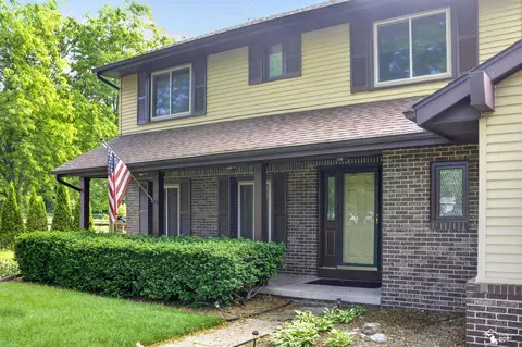 Exterior - 8008 Fox Run, Temperance, MI 48182 photo 3 of 9