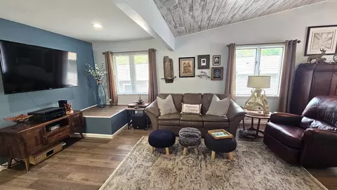 Living - 4966 Prince, Gladwin, MI 48624 photo 2 of 5