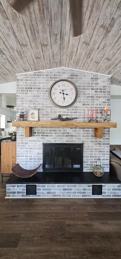 Living - 4966 Prince, Gladwin, MI 48624 photo 3 of 5