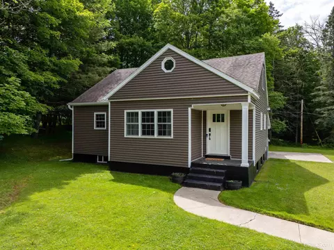 1101 W Division, Iron River, MI 49935