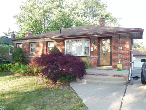 27200 Larchmont, Saint Clair Shores, MI 48081