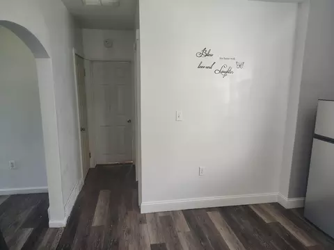 Entry Way - 210 Doepker, Owosso, MI 48867 photo 3 of 4